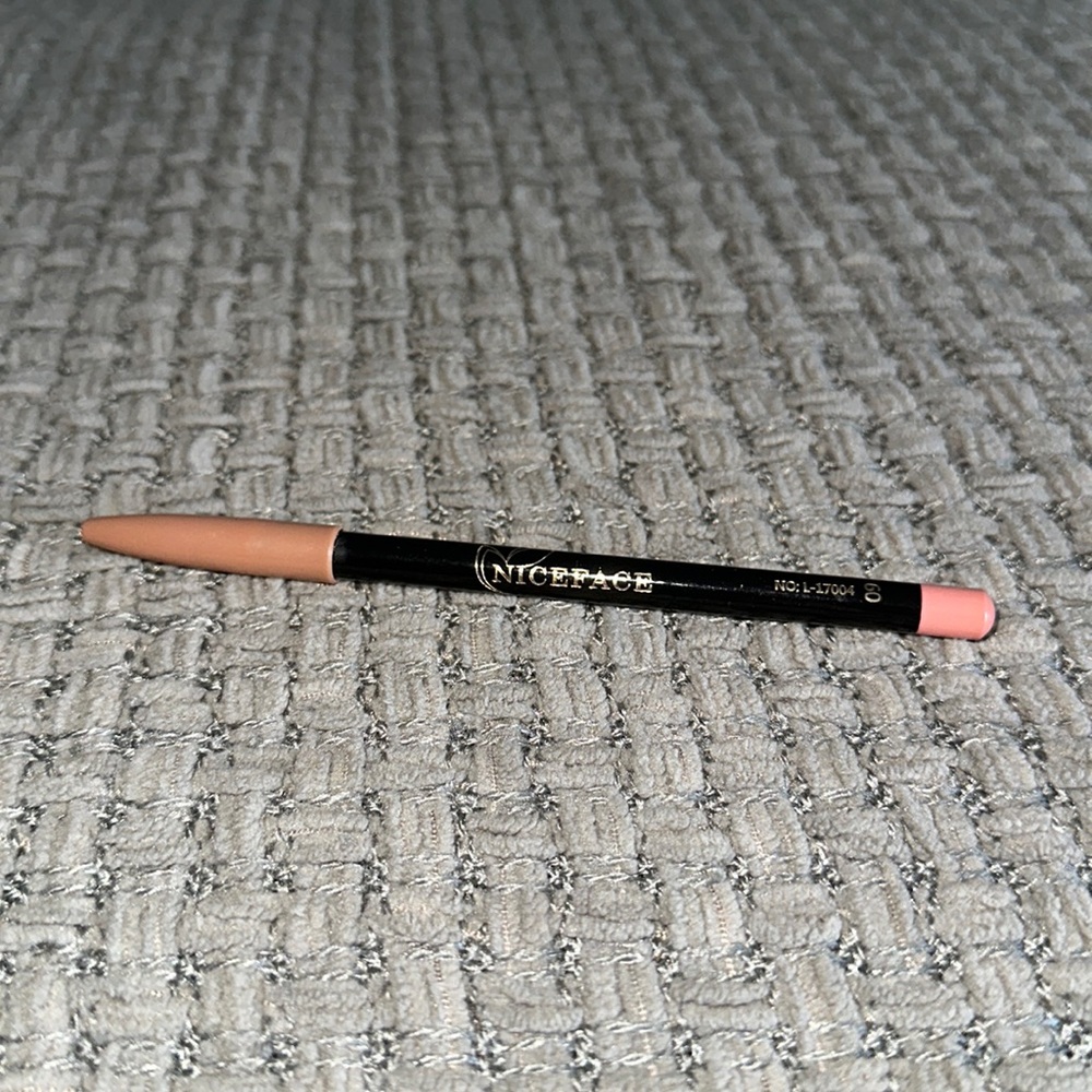 Lip liner